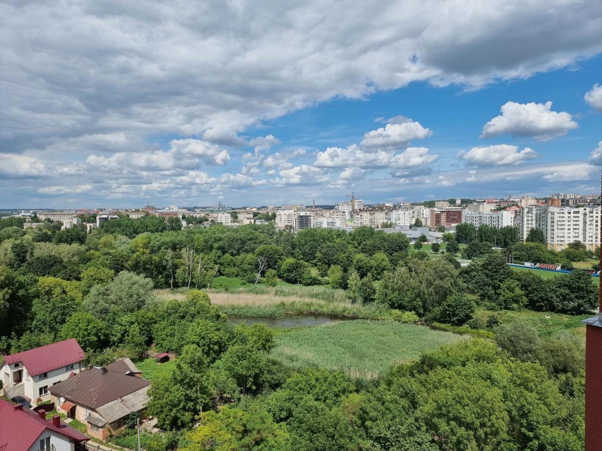 Світло Цілодобово Просторі Апартаменти Біля Гідропарку Топільче Ternopil Bagian luar foto