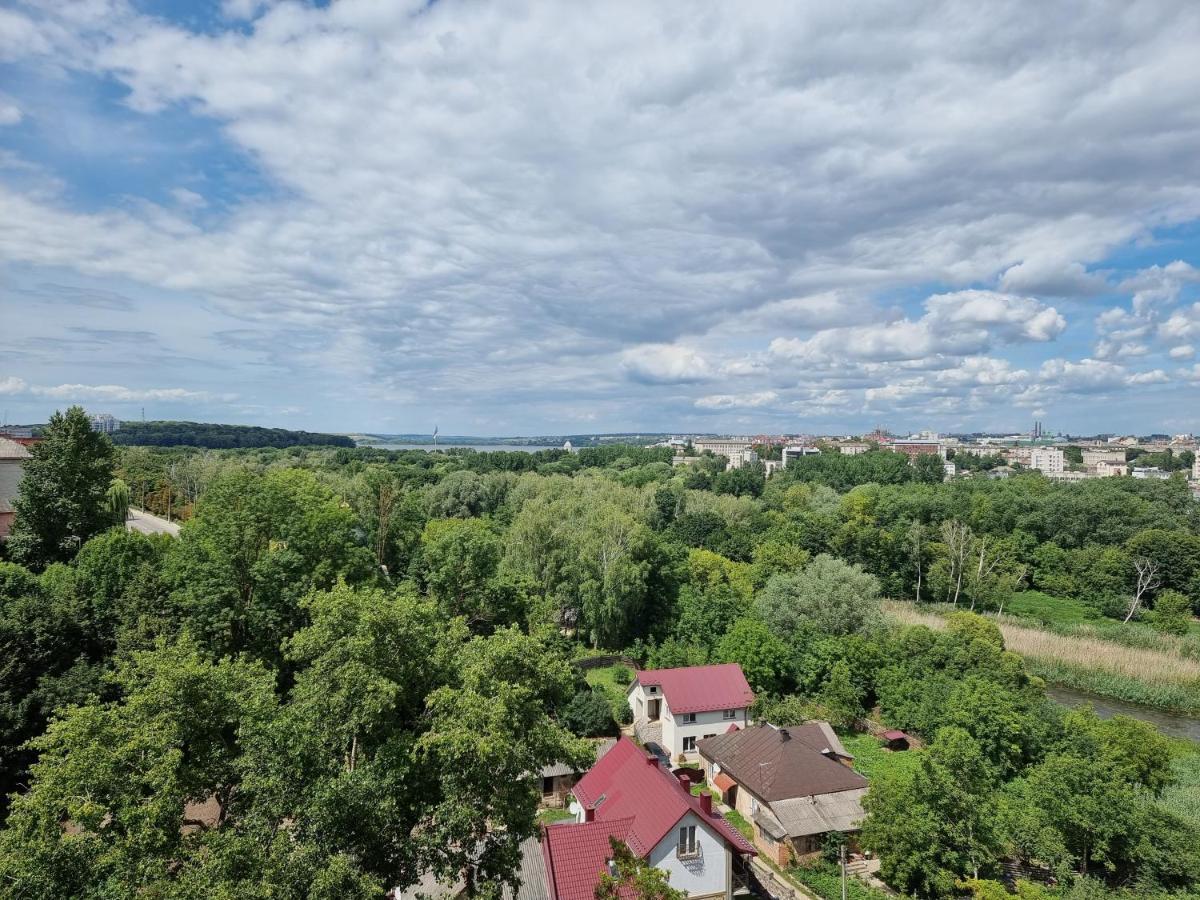 Світло Цілодобово Просторі Апартаменти Біля Гідропарку Топільче Ternopil Bagian luar foto