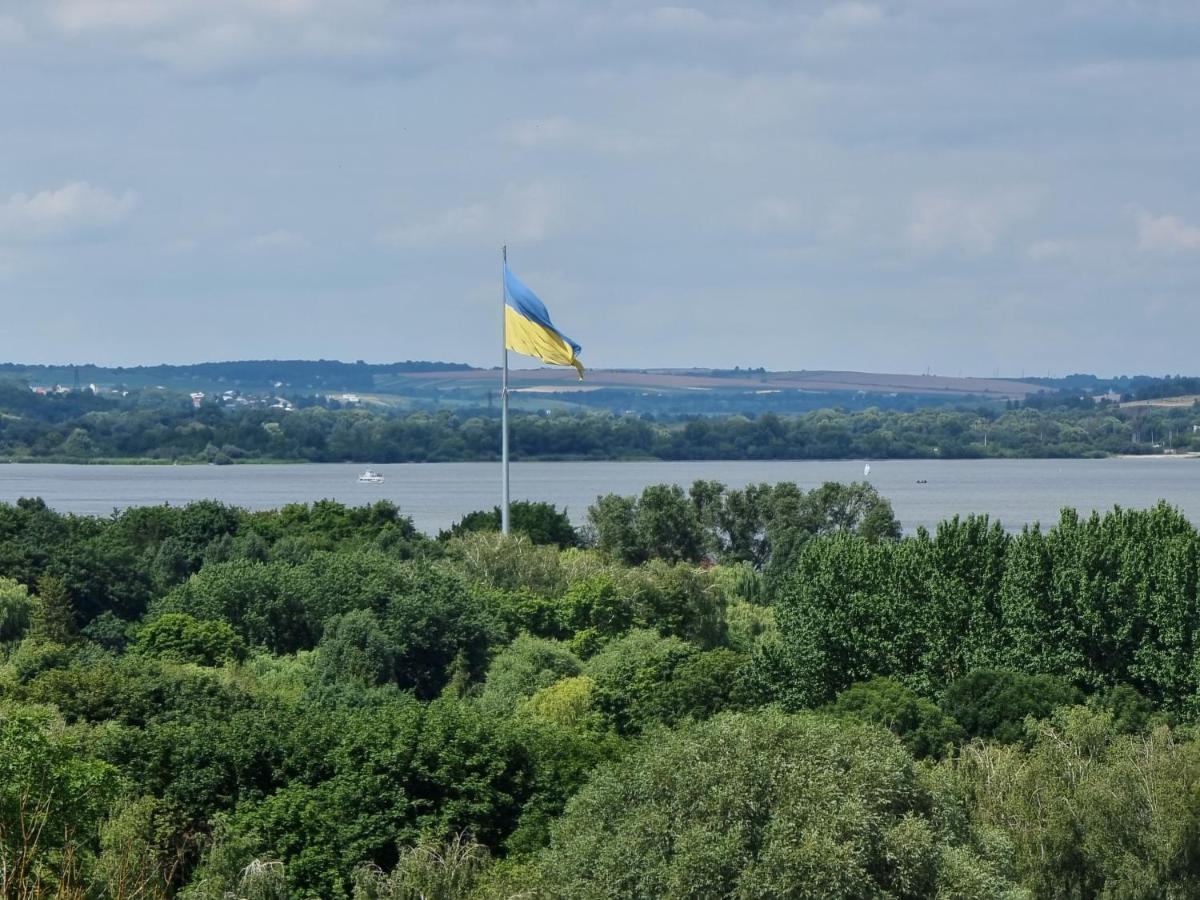 Світло Цілодобово Просторі Апартаменти Біля Гідропарку Топільче Ternopil Bagian luar foto