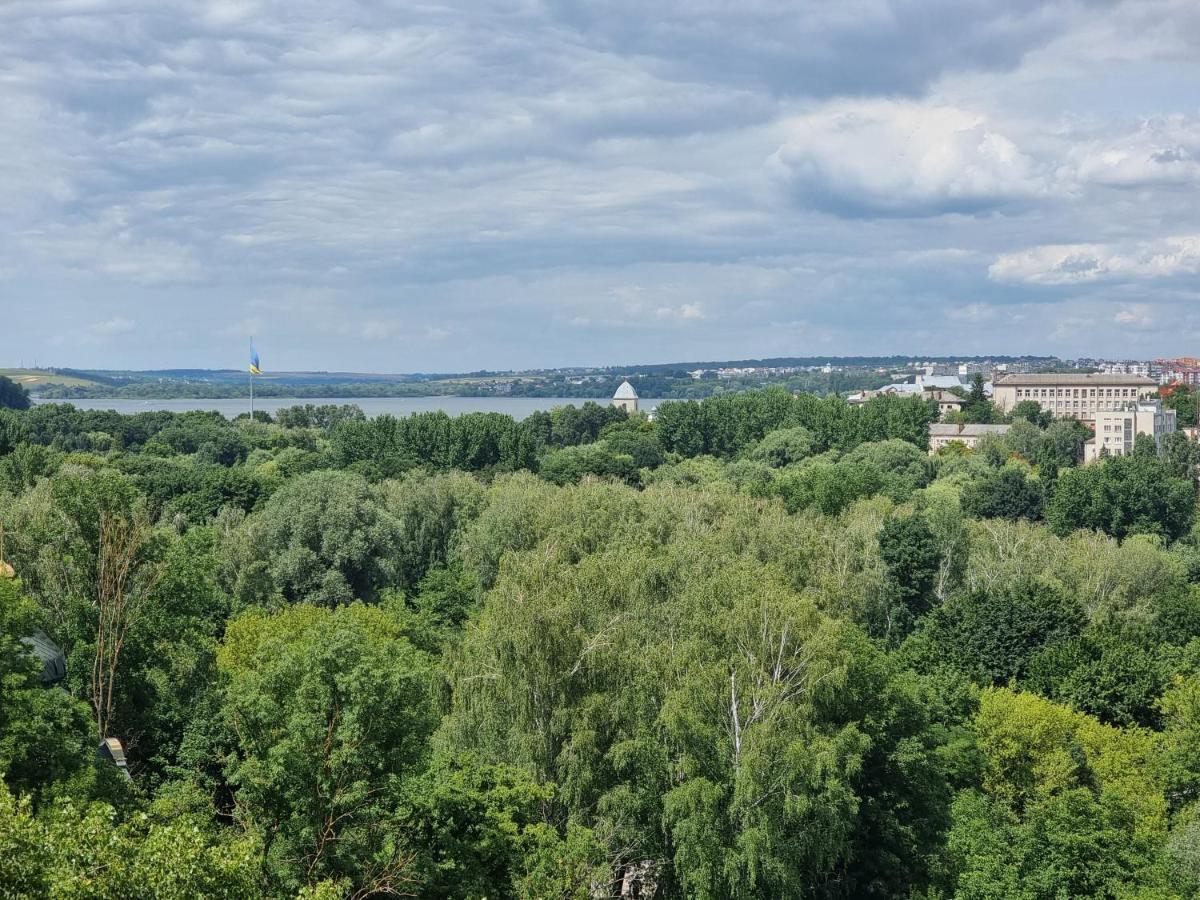 Світло Цілодобово Просторі Апартаменти Біля Гідропарку Топільче Ternopil Bagian luar foto